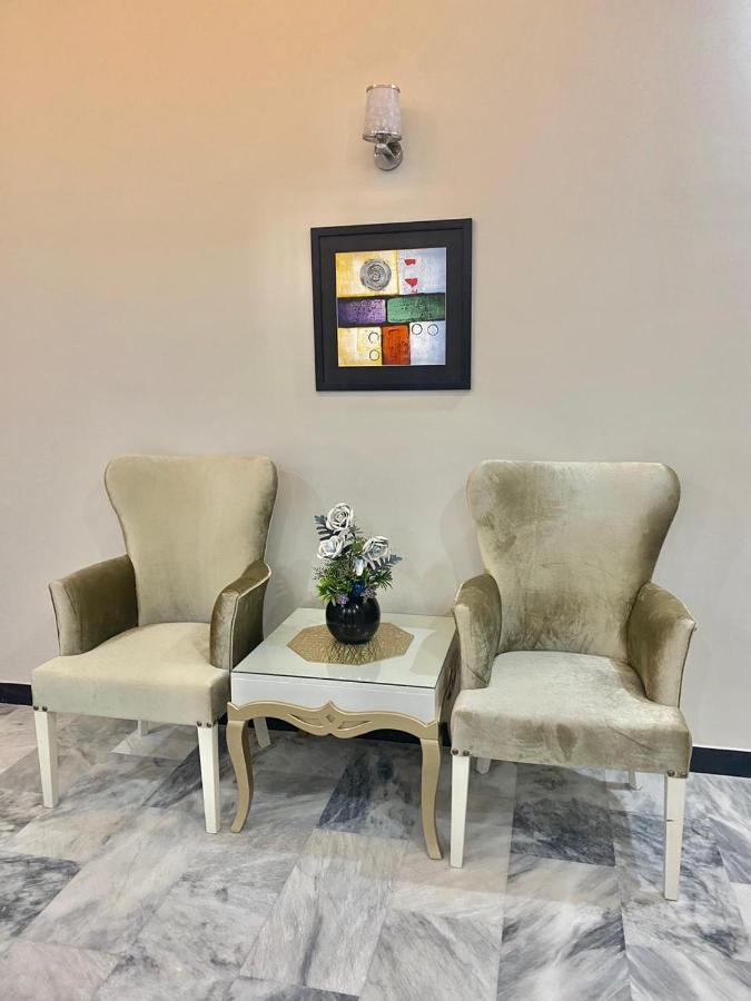 Homey Islamabad Bagian luar foto